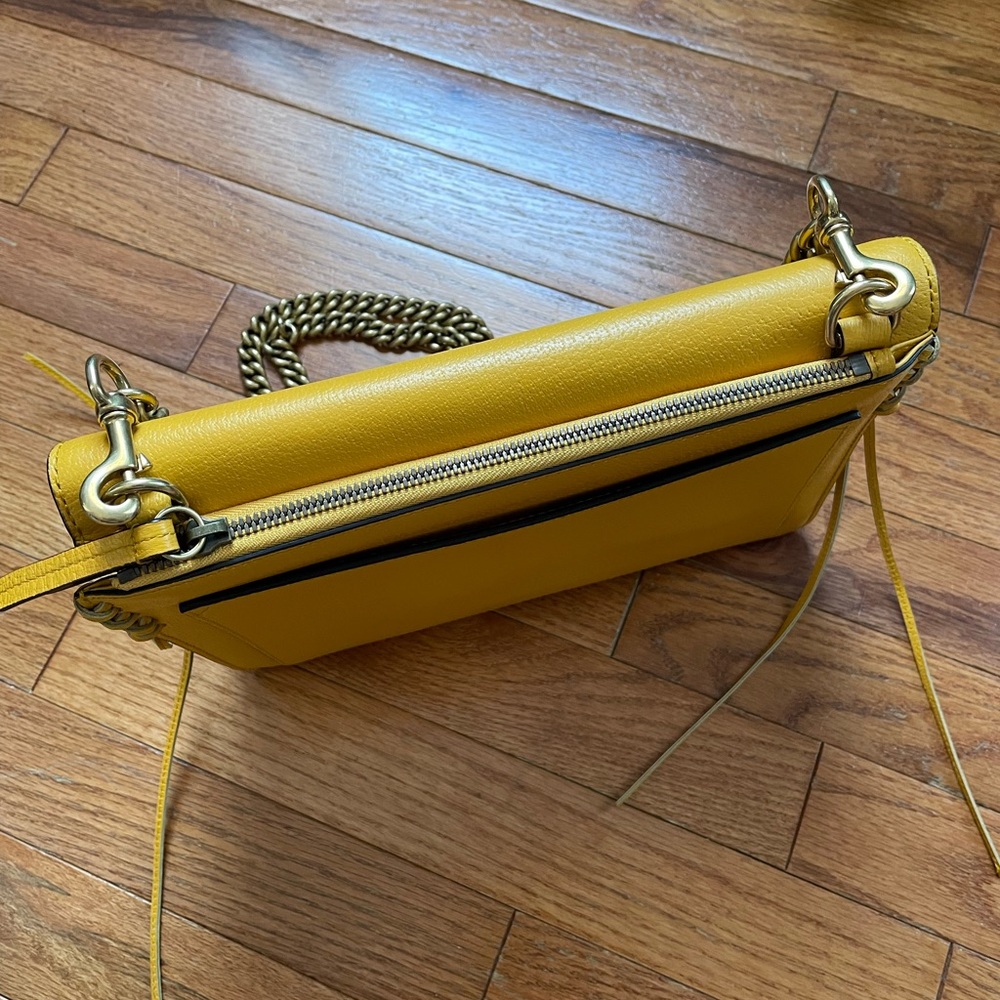 Gucci Animalier Yellow Shoulder Bag - Picture 3 of 15